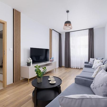 Osiedle Avia Harmonious Apartment With Balcony & Parking Cracow By Renters Prestige คราคูฟ ภายนอก รูปภาพ