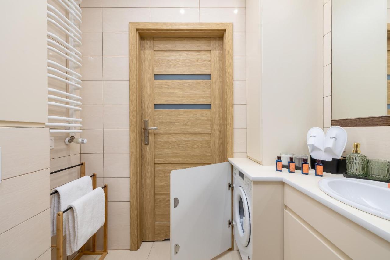 Osiedle Avia Harmonious Apartment With Balcony & Parking Cracow By Renters Prestige คราคูฟ ภายนอก รูปภาพ